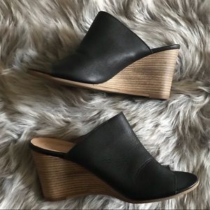 EUC Seychelles Black leather wedge mule size9